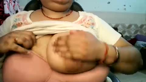 nsexyladdy online show from May 16, 12:38 pm