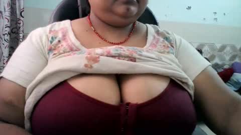 nsexyladdy online show from May 17, 7:31 am