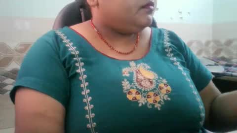 nsexyladdy online show from May 20, 6:47 am