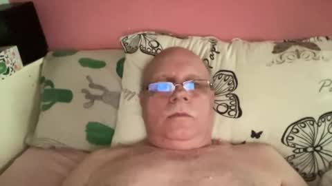 nukiss online show from August 6, 1:54 pm