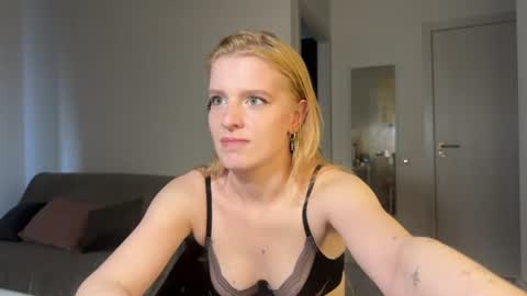 nura_foxx online show from June 30, 3:29 am