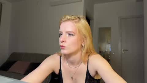 nura_foxx online show from July 2, 1:28 am