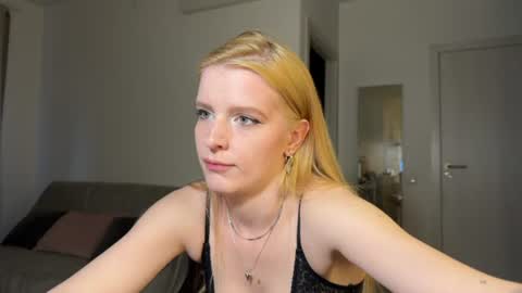 nura_foxx online show from July 2, 2:34 am