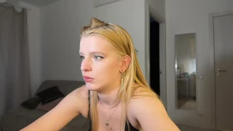 nura_foxx online show from July 14, 1:00 am