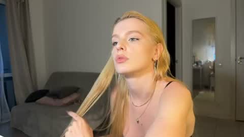 nura_foxx online show from August 8, 1:49 am