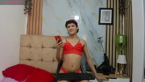 nyx_white_gay online show from August 10, 1:56 pm