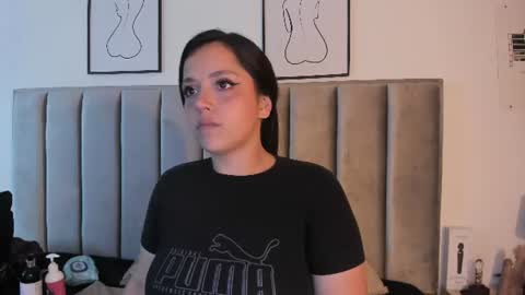 Sara Help me reach 1000 followers online show from July 29, 8:27 pm
