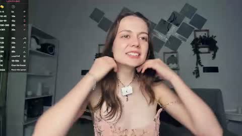 Elis online show from August 12, 12:40 pm