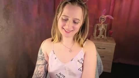 Lili 3 online show from May 18, 12:49 pm