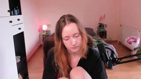 oddlyfamiliar online show from July 27, 11:27 am