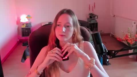oddlyfamiliar online show from August 4, 3:42 pm