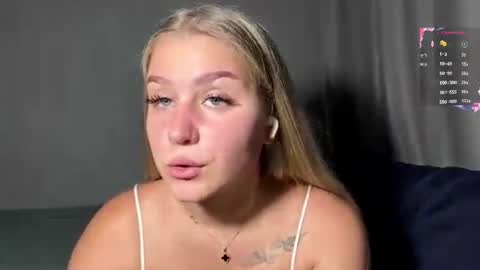Lili online show from August 14, 1:04 pm