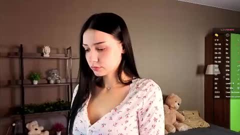 Lynna online show from August 9, 1:06 am