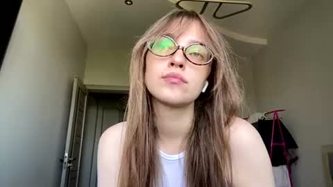 Mila online show from August 6, 6:34 am