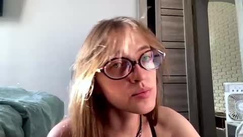 Mila online show from August 6, 1:32 pm