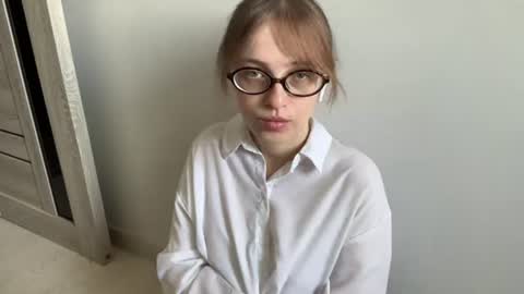 Mila online show from August 10, 6:04 am