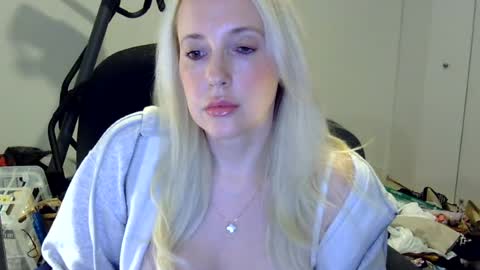 officialhelenxo online show from August 13, 3:31 am