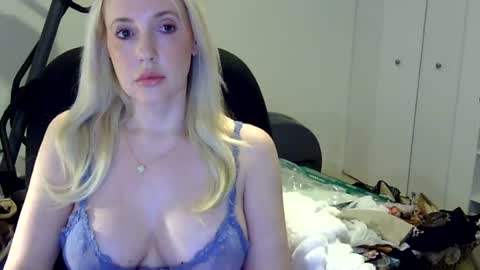 officialhelenxo online show from August 15, 4:16 am