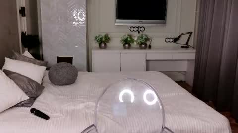 Lily online show from August 1, 7:42 pm