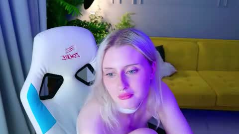 Lily online show from August 2, 7:43 pm