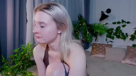 Lily online show from August 10, 6:42 pm