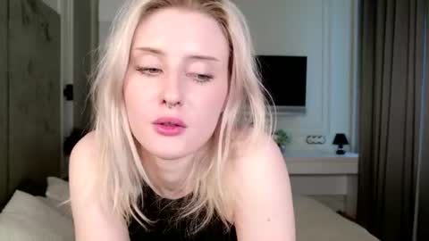 Lily online show from August 12, 4:53 pm