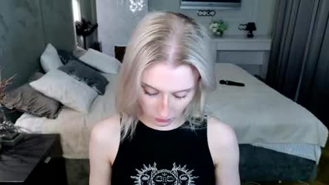 Lily online show from August 14, 6:22 pm