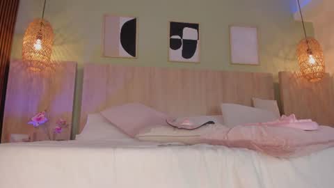 Holly online show from August 6, 3:44 pm