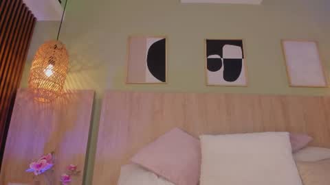 Holly online show from August 6, 5:56 pm