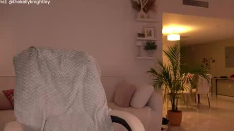 Kelly   online show from August 4, 3:36 am
