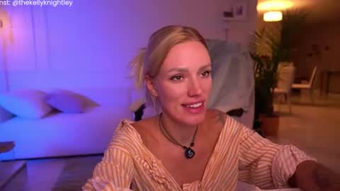 Kelly   online show from August 12, 2:25 am