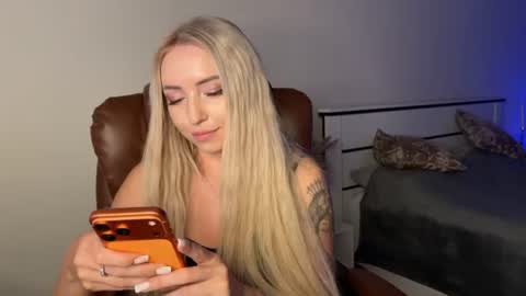 ohmyemma online show from June 25, 8:34 pm