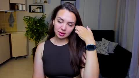 ohmymia_ online show from August 17, 6:18 am