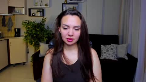 ohmymia_ online show from August 17, 7:24 am