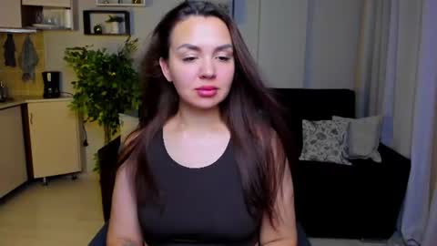 ohmymia_ online show from August 17, 8:30 am