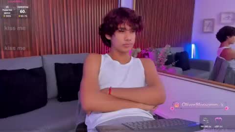 oliver20__ online show from August 6, 10:42 pm