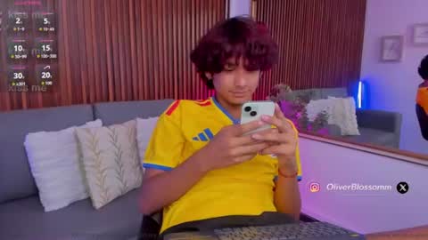 oliver20__ online show from August 14, 10:57 pm