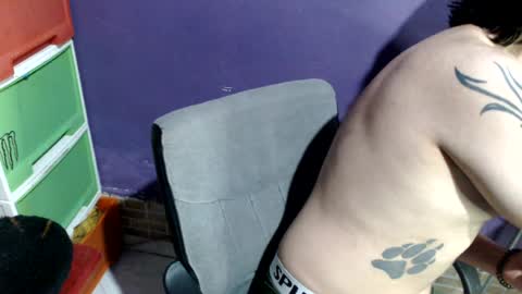 oliver_laid_2023 online show from August 1, 11:55 pm