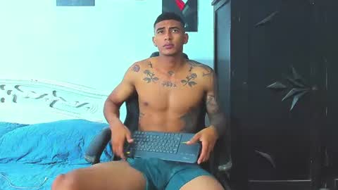 oliver_smith_2 online show from August 8, 2:50 pm