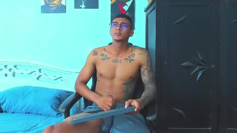 oliver_smith_2 online show from August 9, 1:45 pm