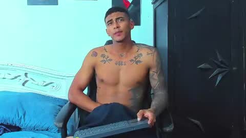 oliver_smith_2 online show from August 10, 7:48 pm