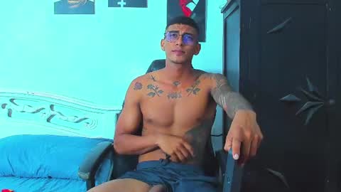 oliver_smith_2 online show from August 11, 10:56 pm