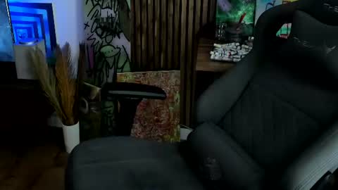 oliverrgroove online show from August 12, 11:12 am