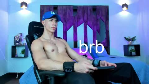 oliverthompson_01 online show from April 21, 7:36 am