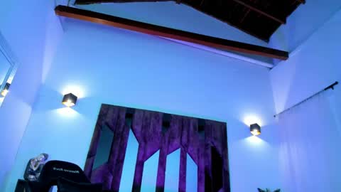 oliverthompson_01 online show from April 21, 9:48 am