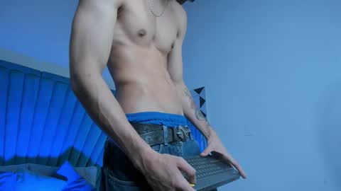 oliverthompson_01 online show from April 22, 7:33 am
