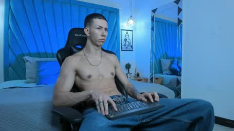 oliverthompson_01 online show from April 22, 8:50 am