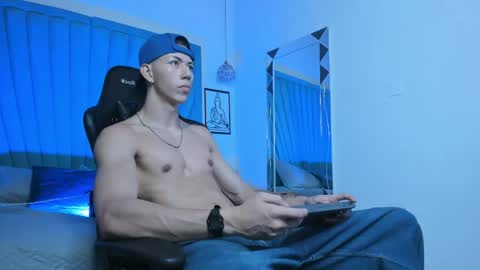 oliverthompson_01 online show from April 25, 9:37 am