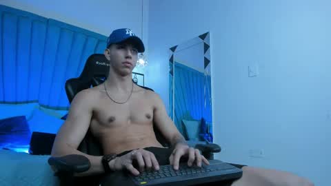 oliverthompson_01 online show from April 30, 4:37 am