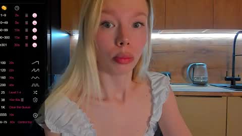 Olivia 3 online show from June 3, 9:18 pm
